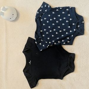 *4/$20* Two short sleeved bodysuits Baby Gap and JoeFresh size 0-3months
